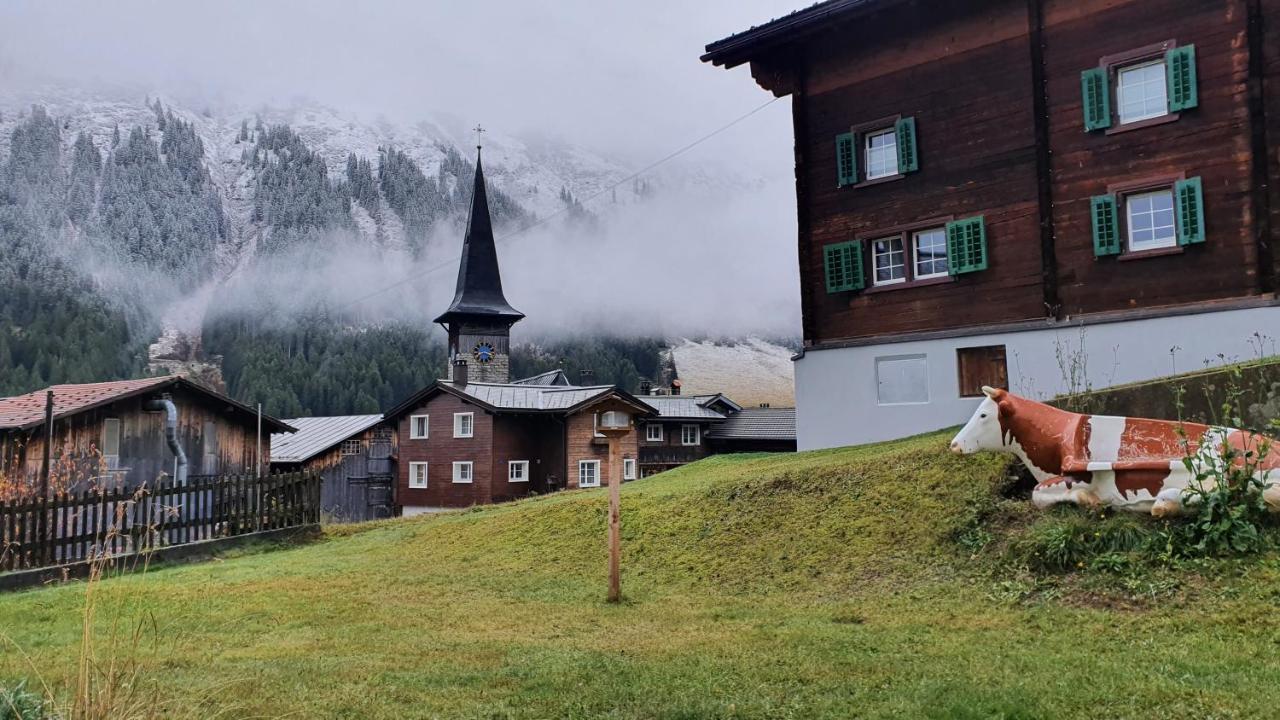 Yeti Lodge Sedrun Exterior photo