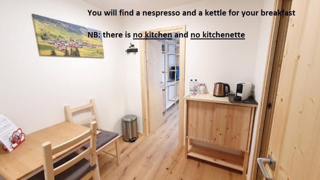 Yeti Lodge Sedrun Room photo