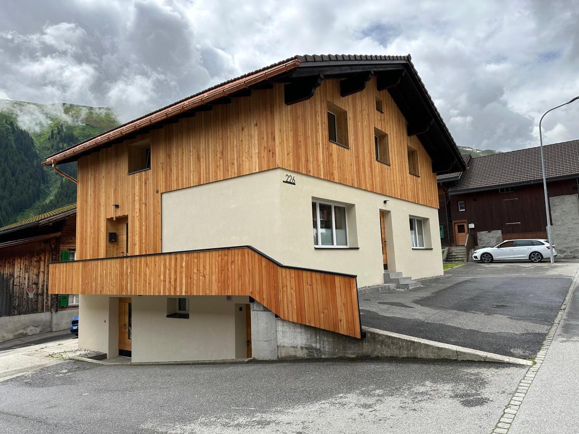 Yeti Lodge Sedrun Exterior photo