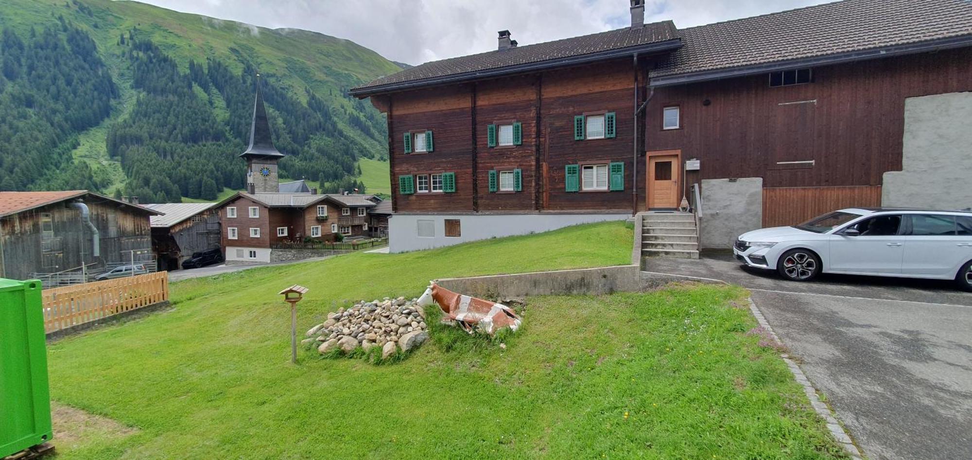 Yeti Lodge Sedrun Exterior photo