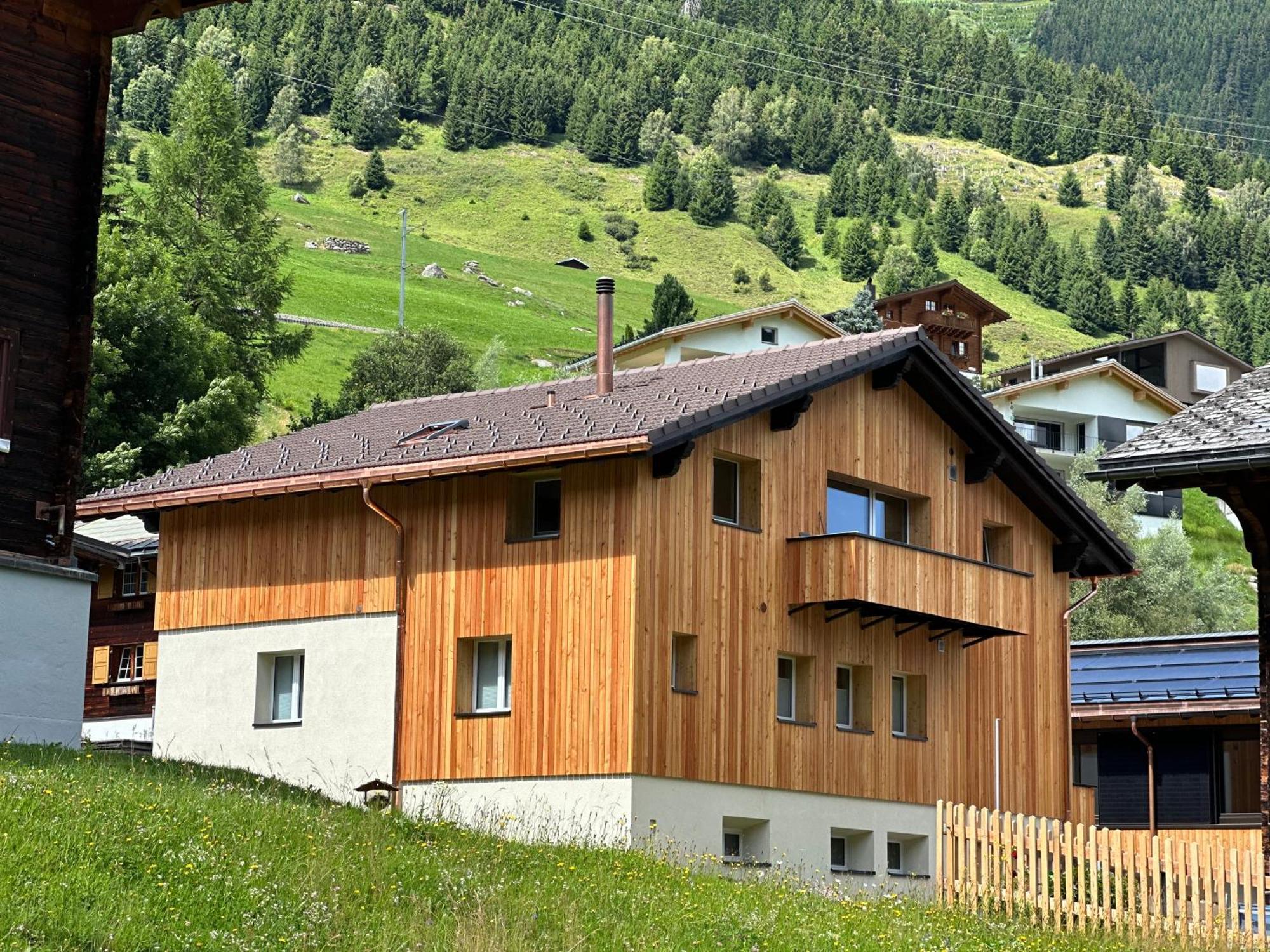 Yeti Lodge Sedrun Exterior photo