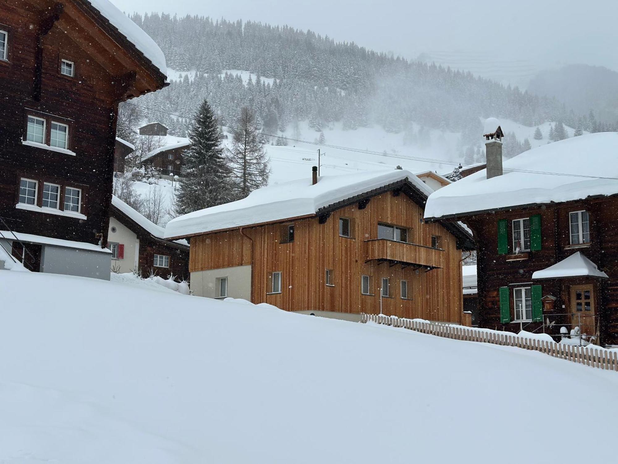 Yeti Lodge Sedrun Exterior photo